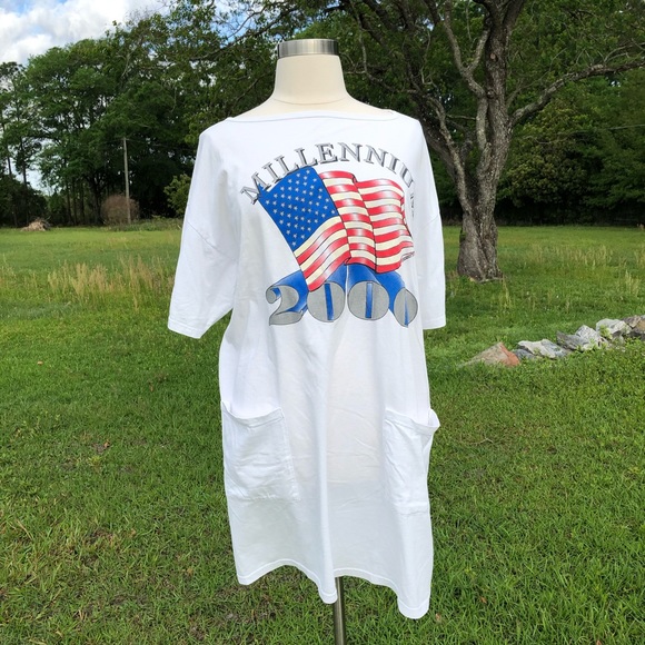 Vintage Tops - 5/$25 Y2K Long Millennium Tee